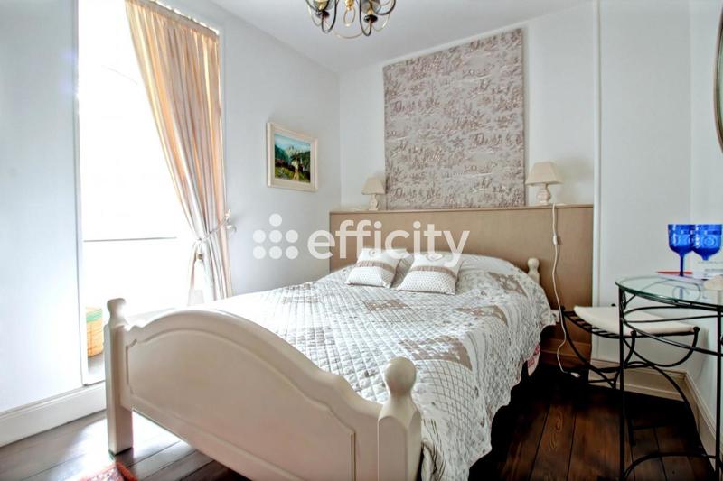 Maison - 400 m² - 12 pièces