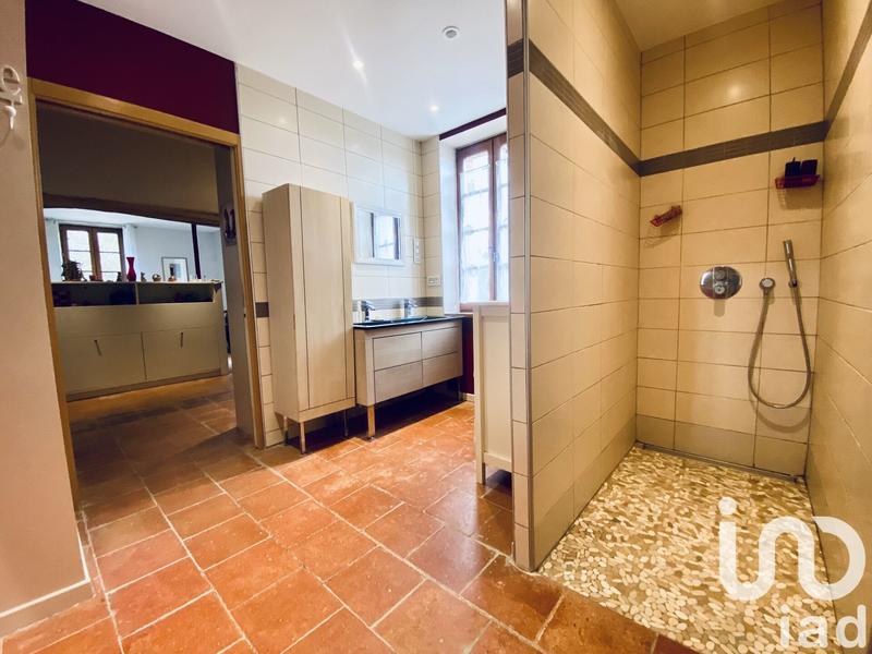 Maison - 250 m² - 6 pièces