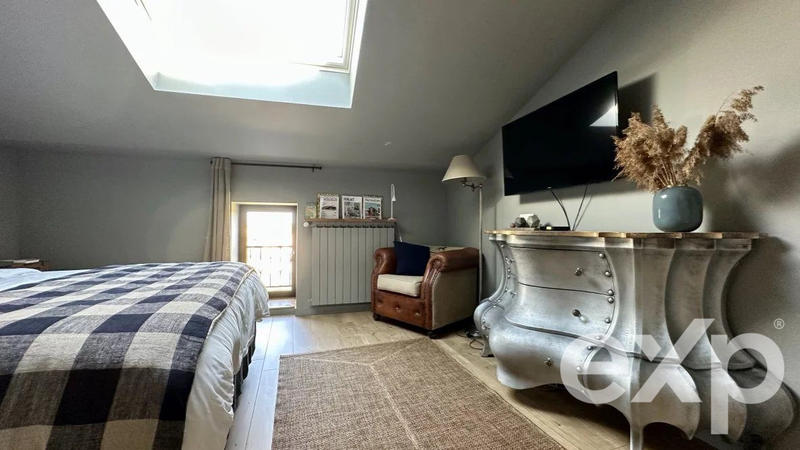 Maison - 207 m² - 9 pièces