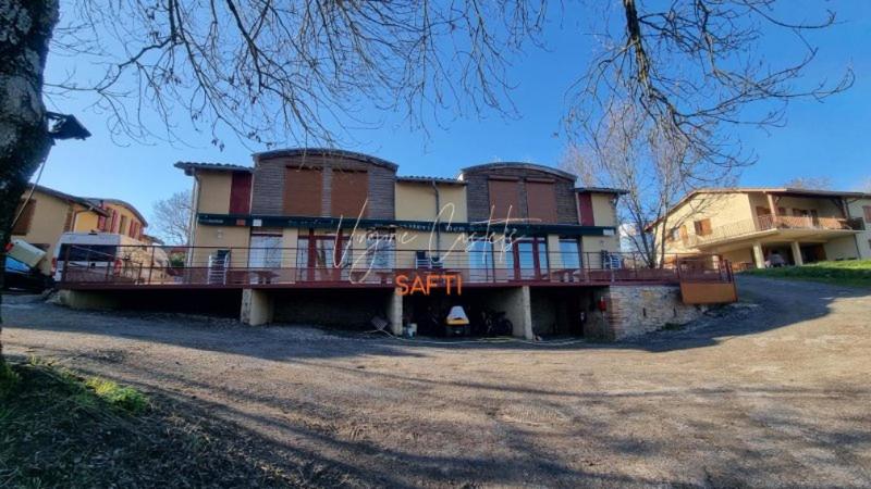 Local commercial - 558 m² - 15 pièces