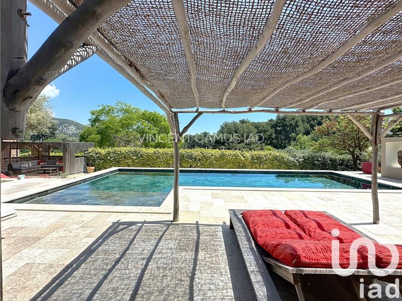 Maison - 221 m² - 7 pièces