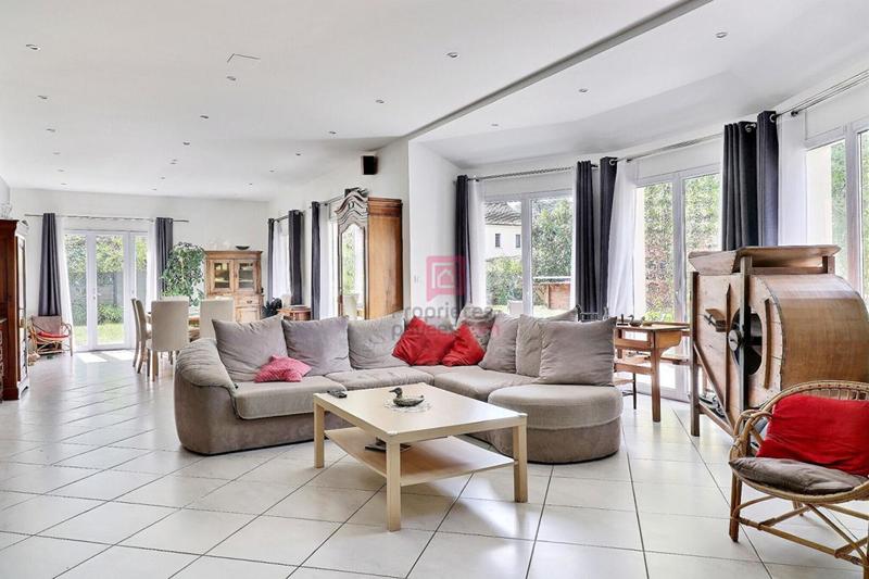 Maison - 250 m² - 10 pièces