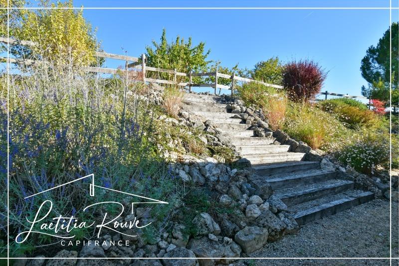 Maison - 370 m² - 8 pièces