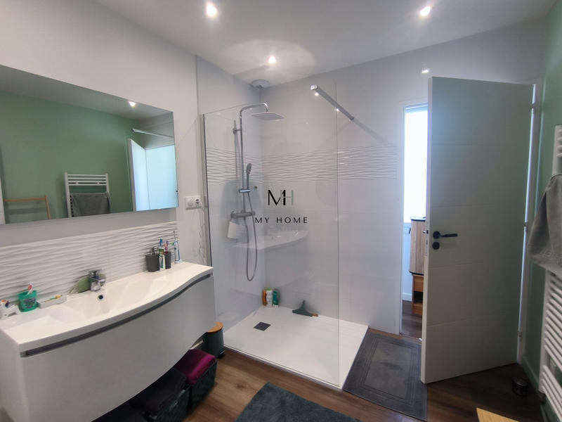 Maison - 200 m² - 8 pièces