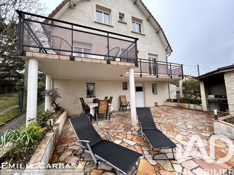 Maison - 158 m² - 8 pièces