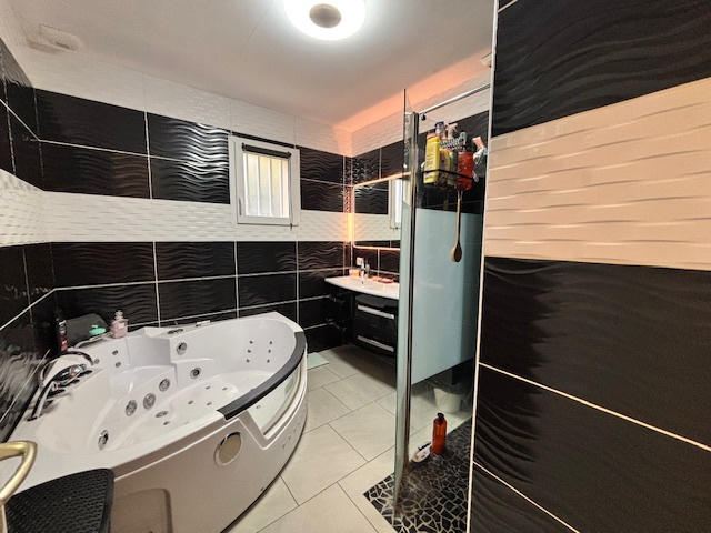 Maison - 150 m² - 8 pièces