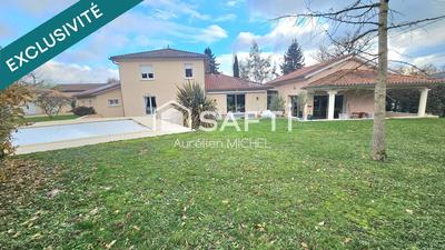 Maison - 236 m² - 8 pièces