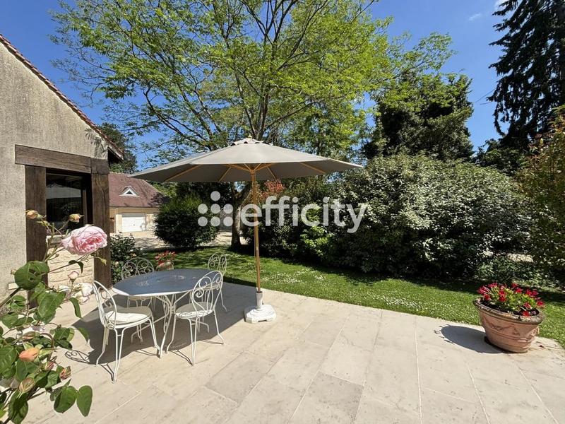 Maison - 240 m² - 9 pièces