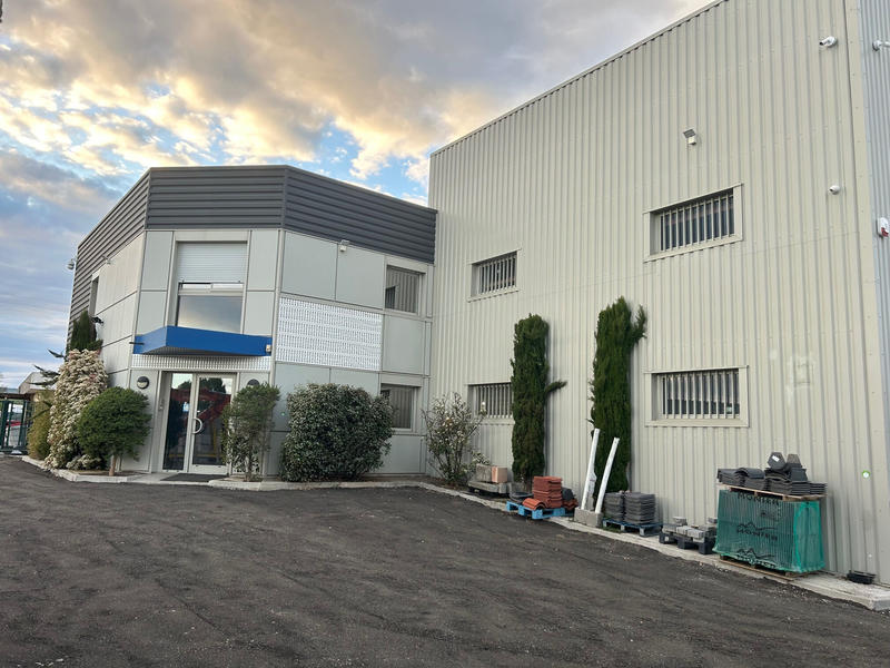 Local commercial - 619 m²