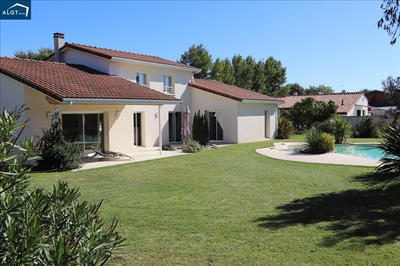 Villa - 203 m² - 6 pièces