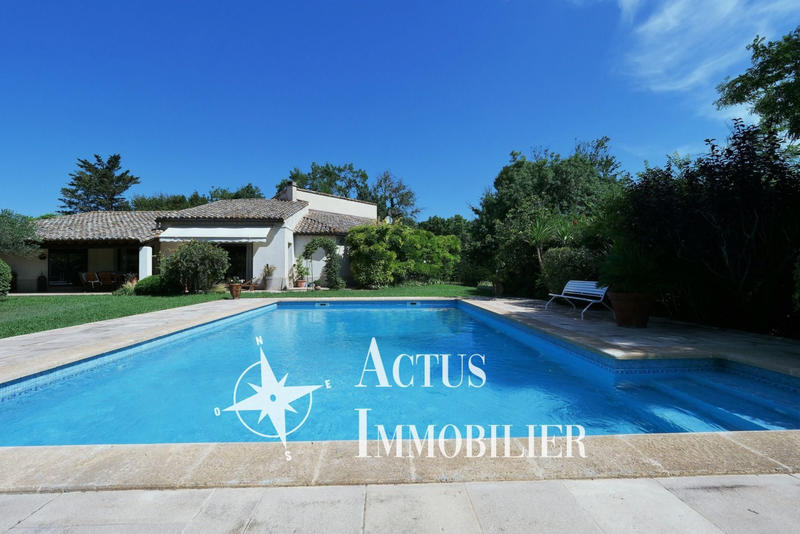 Maison - 210 m² - 7 pièces