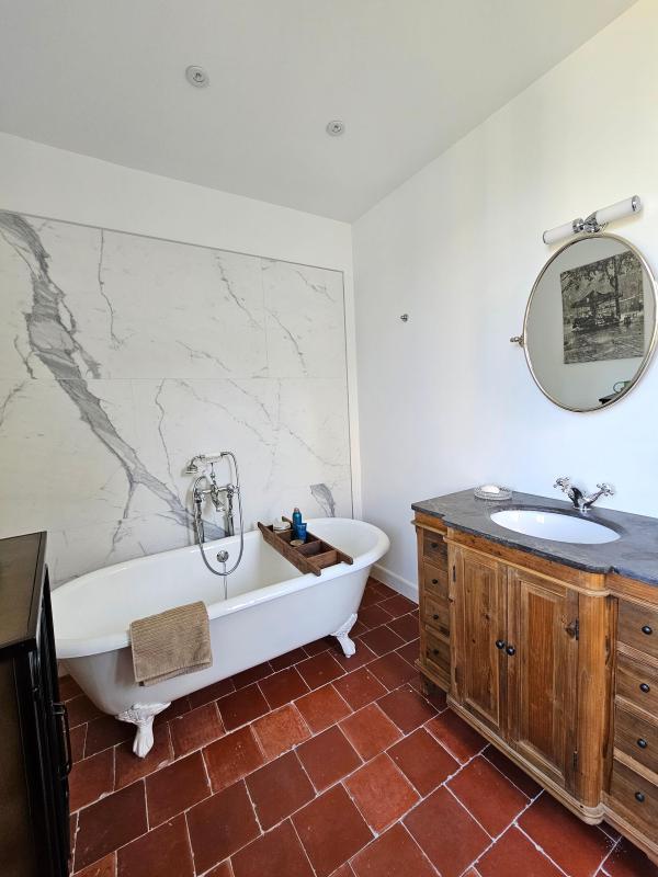 Propriété - 230 m² - 9 pièces