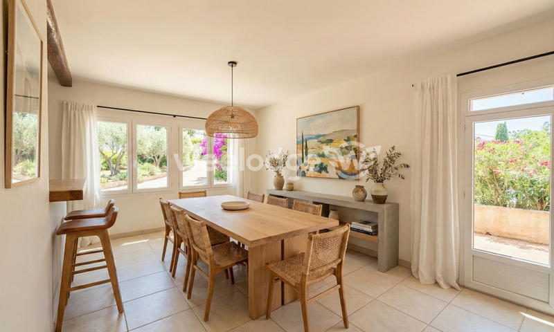 Maison traditionnelle - 225 m² - 9 pièces