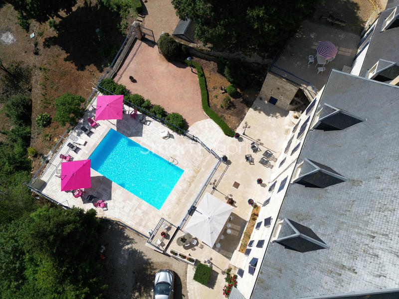 Propriété - 882 m² - 49 pièces