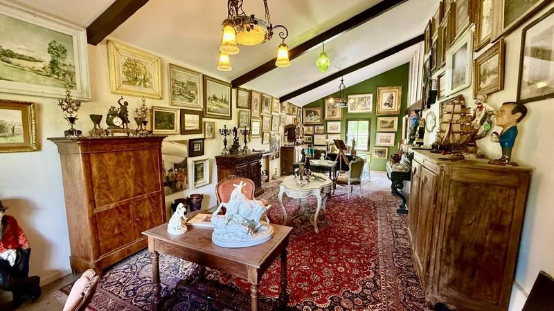 Maison - 245 m² - 9 pièces