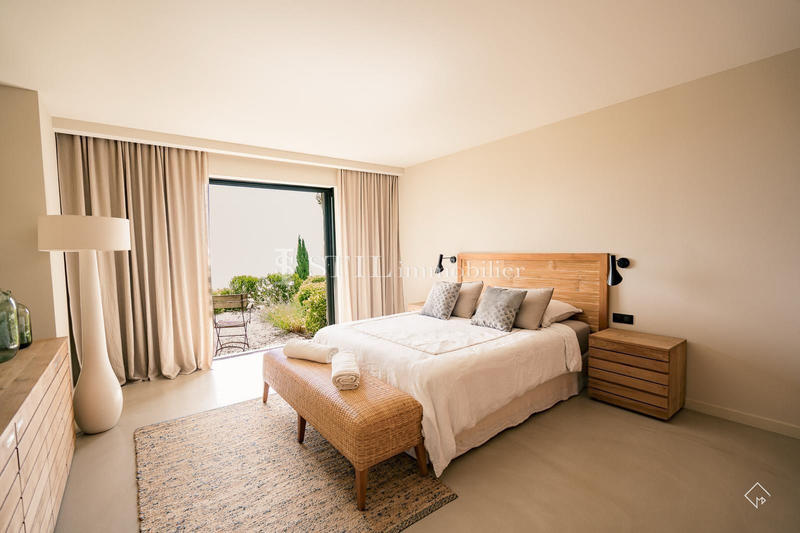 Villa - 347 m² - 9 pièces