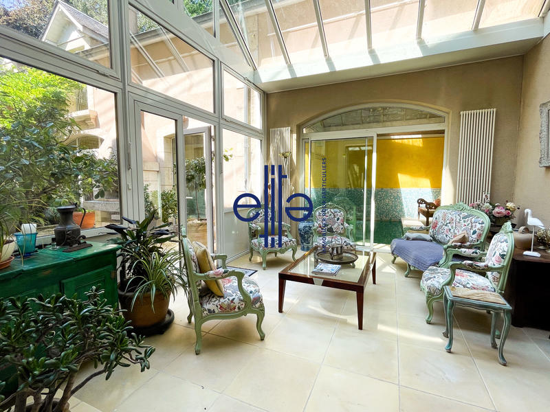 Maison - 278 m² - 10 pièces