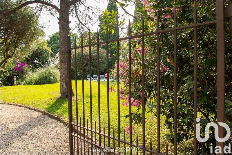 Maison - 360 m² - 9 pièces