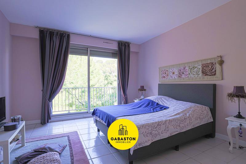 Appartement - 144 m² - 3 pièces