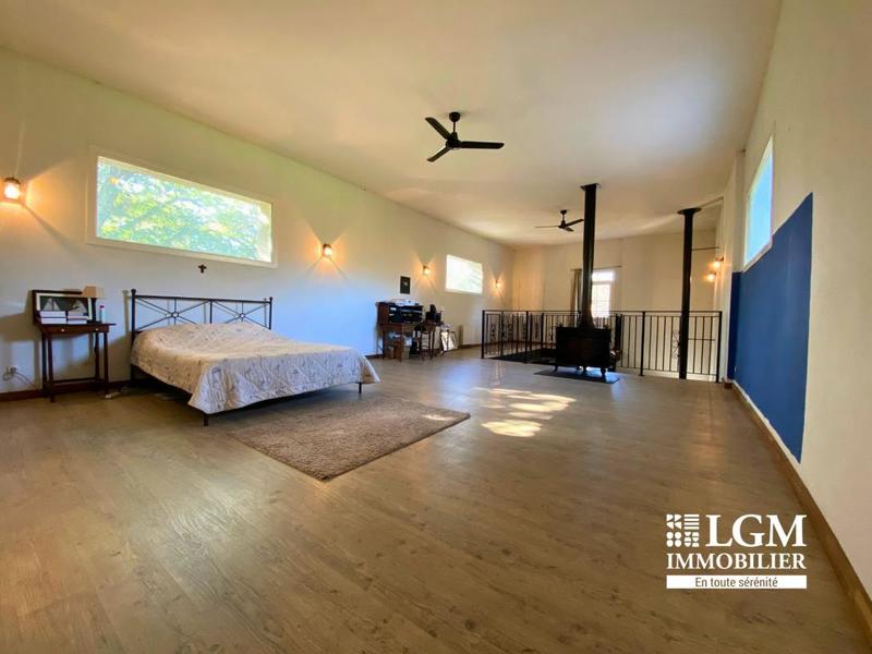 Maison - 328 m² - 5 pièces