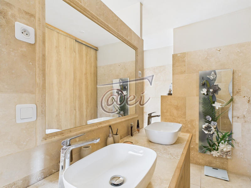 Villa - 435 m² - 10 pièces