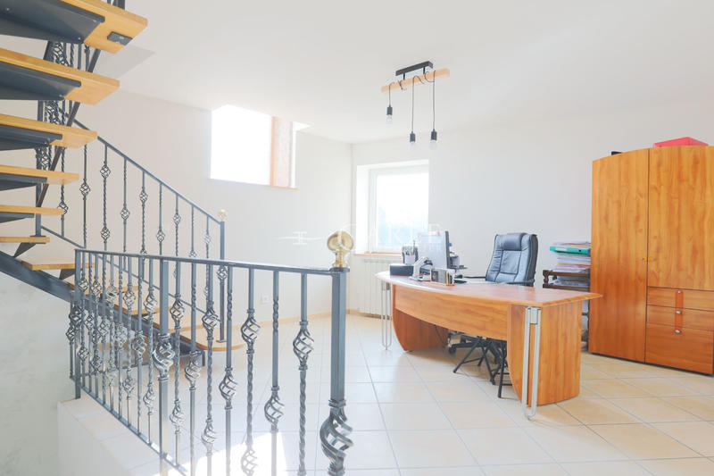 Maison - 208 m² - 7 pièces