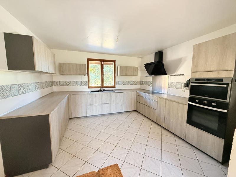 Maison - 230 m² - 8 pièces