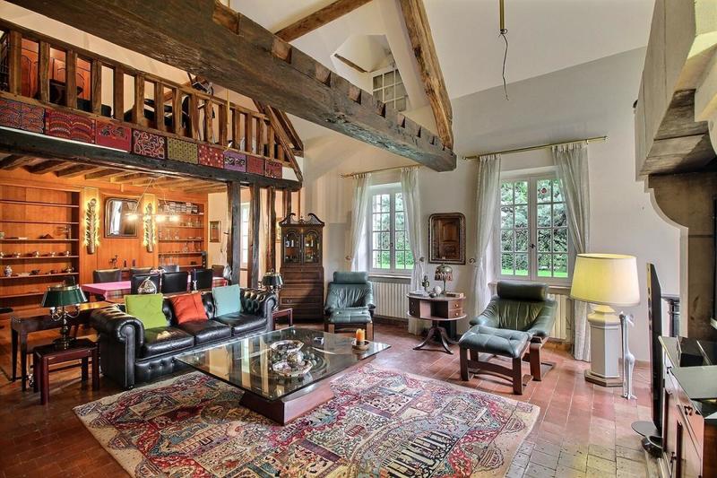 Maison - 312 m² - 11 pièces