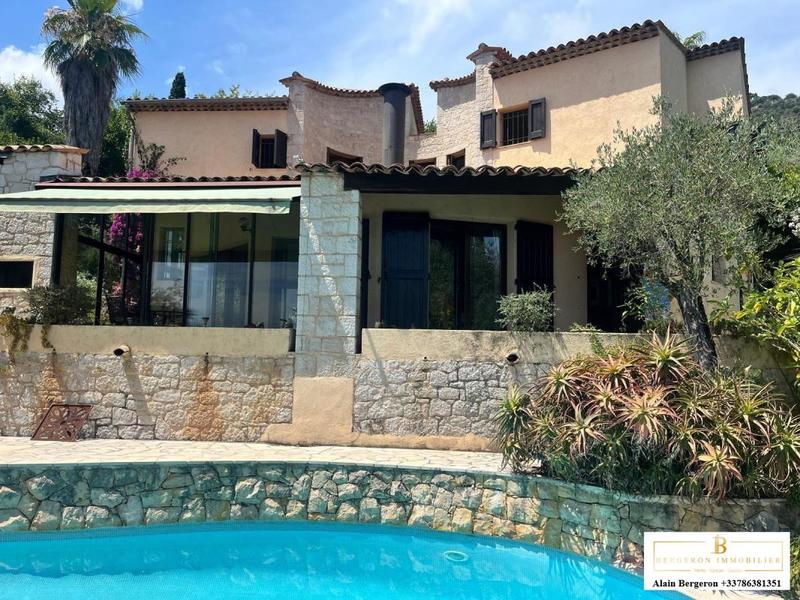 Villa - 197 m² - 8 pièces