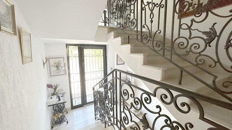 Maison - 320 m² - 10 pièces