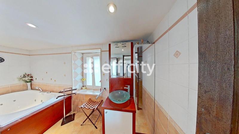 Maison - 245 m² - 10 pièces