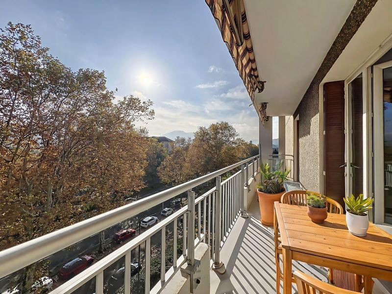 Appartement - 98 m² - 5 pièces