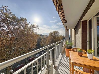 Appartement - 98 m² - 5 pièces