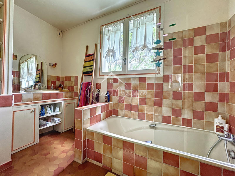 Propriété - 247 m²