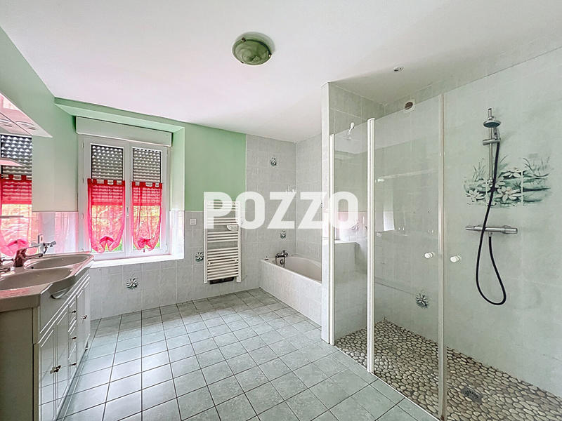 Maison - 255 m² - 7 pièces