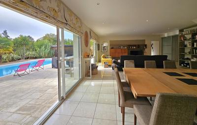 Propriété - 245 m² - 9 pièces