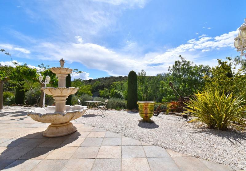 Villa - 284 m² - 6 pièces