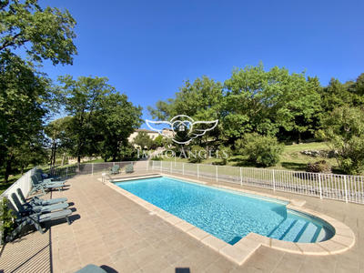 Bastide - 729 m² - 25 pièces