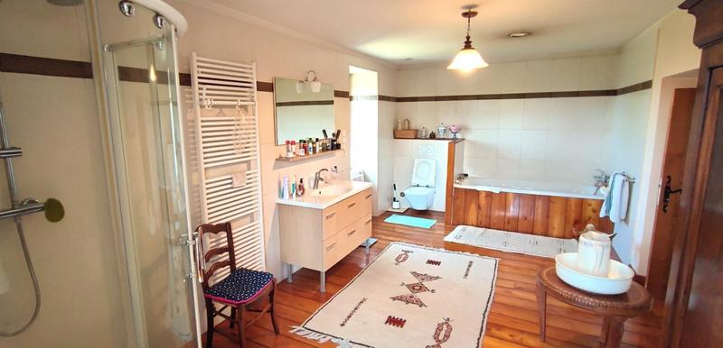 Corps de ferme - 230 m² - 5 pièces