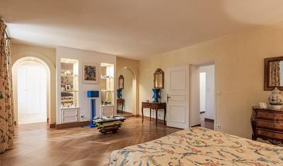 Propriété - 1 000 m² - 10 pièces