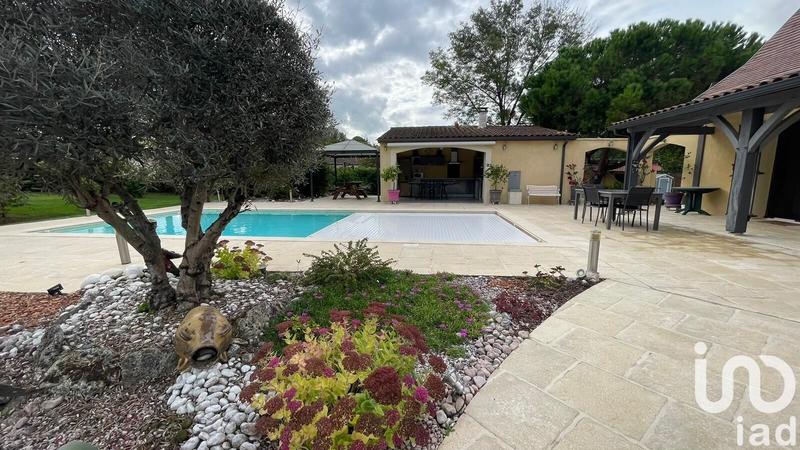 Maison - 163 m² - 9 pièces