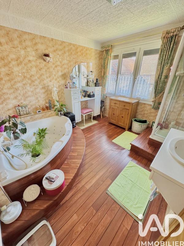 Maison - 210 m² - 6 pièces