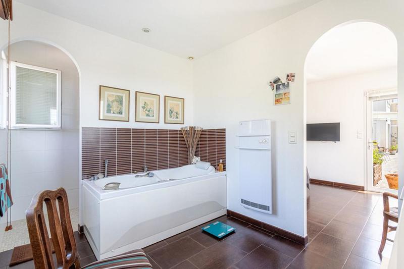 Maison - 204 m² - 8 pièces