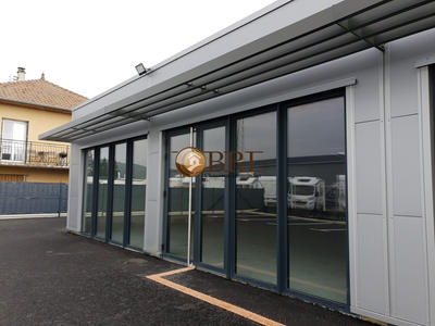 Local commercial - 135 m² - 1 pièce