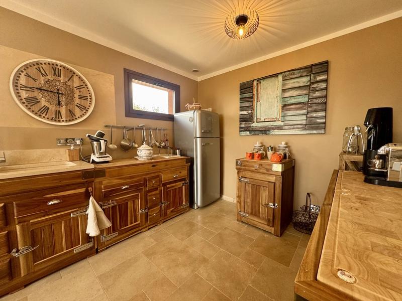 Maison - 210 m² - 7 pièces