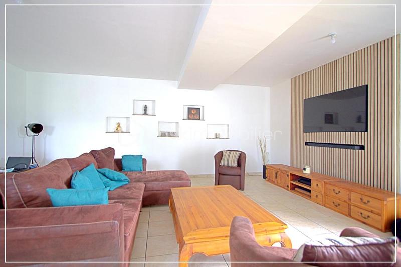 Maison traditionnelle - 165 m² - 8 pièces