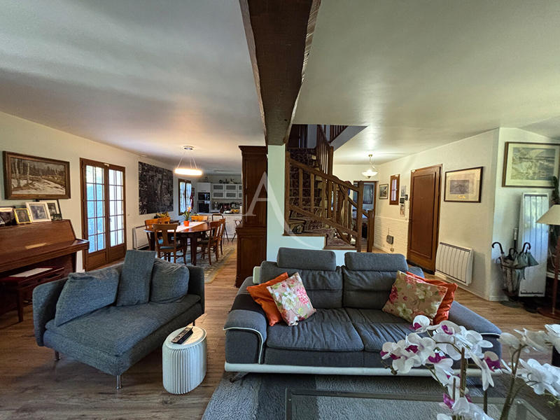 Maison - 163 m² - 7 pièces