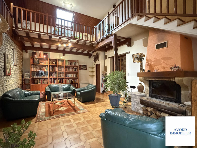 Maison - 285 m² - 9 pièces