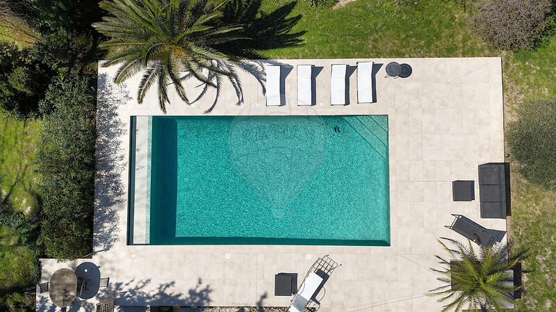 Propriété - 208 m² - 7 pièces