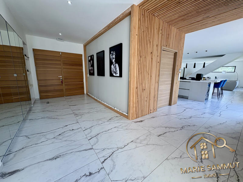 Maison contemporaine - 304 m² - 6 pièces